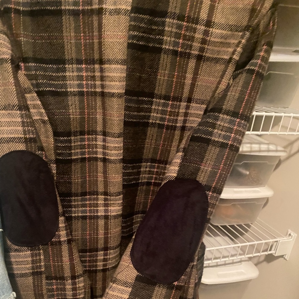 New plaid blazer without tag…. I love this jacket but too small for me.